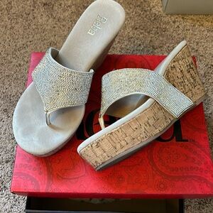 Reba size 8 women’s wedges with rhinestones